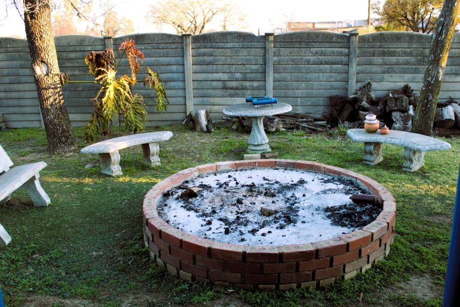 8 Bedroom Property for Sale in Mooilande Gauteng