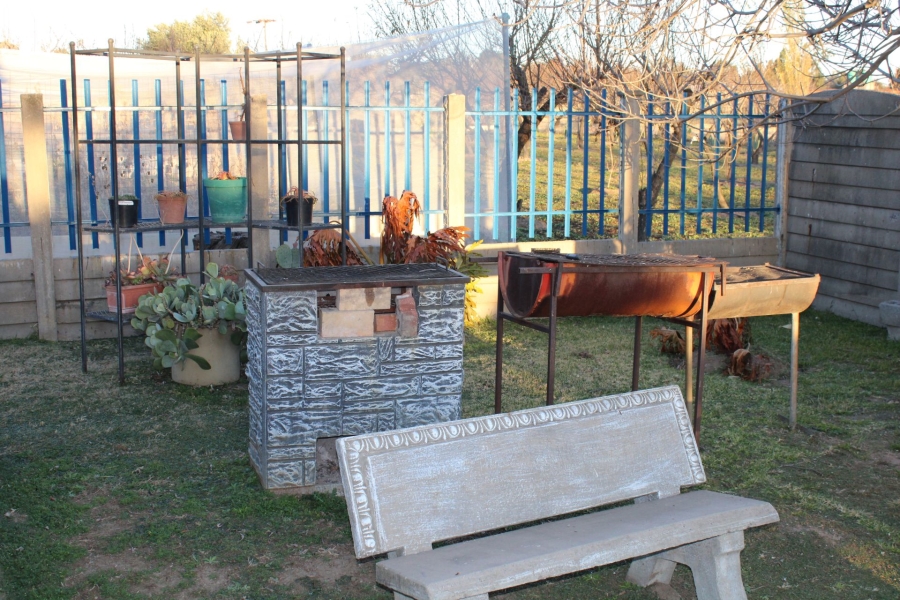 8 Bedroom Property for Sale in Mooilande Gauteng