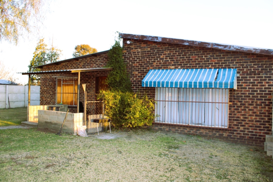 8 Bedroom Property for Sale in Mooilande Gauteng