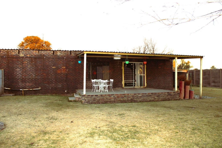 8 Bedroom Property for Sale in Mooilande Gauteng