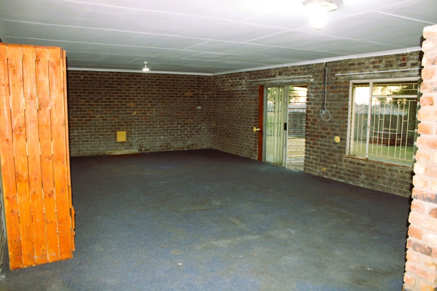 8 Bedroom Property for Sale in Mooilande Gauteng