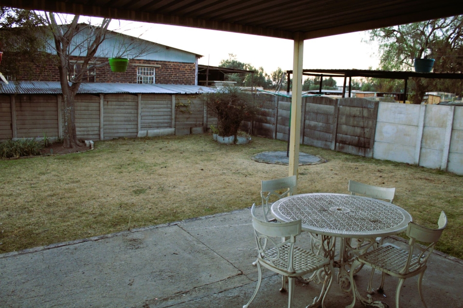 8 Bedroom Property for Sale in Mooilande Gauteng