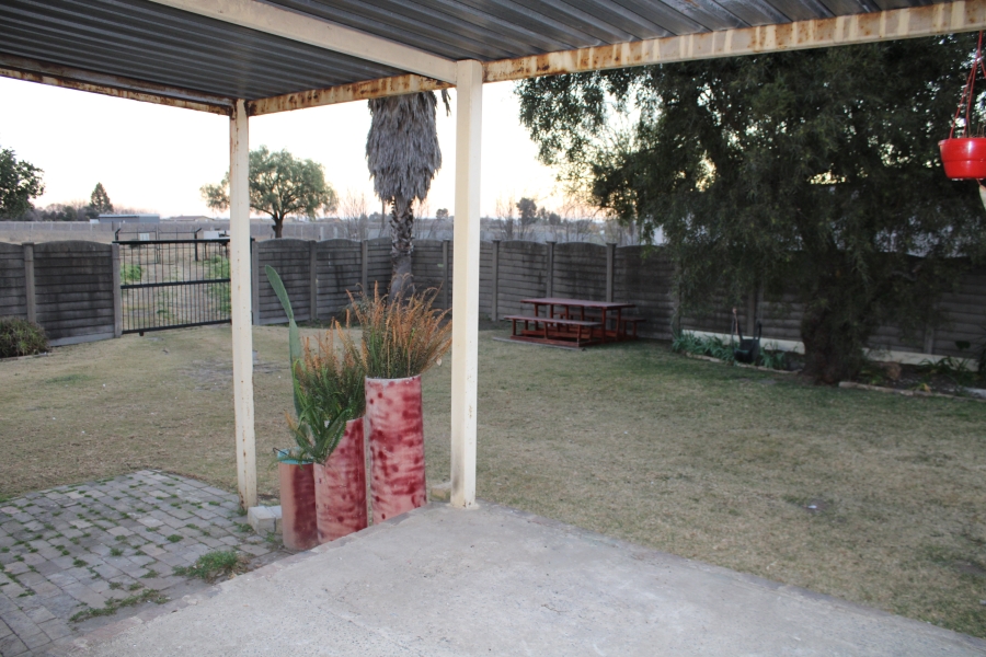 8 Bedroom Property for Sale in Mooilande Gauteng
