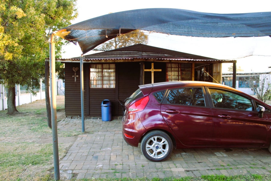 8 Bedroom Property for Sale in Mooilande Gauteng