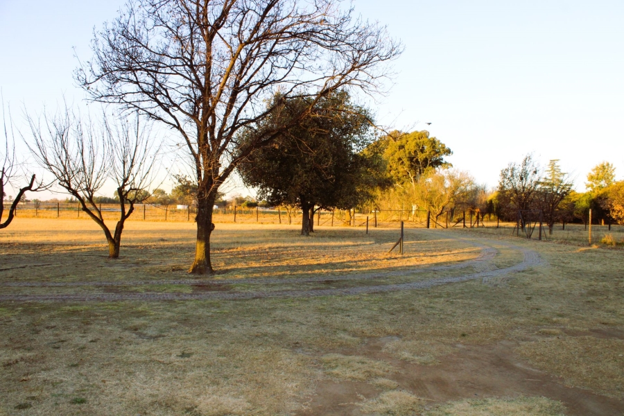 8 Bedroom Property for Sale in Mooilande Gauteng