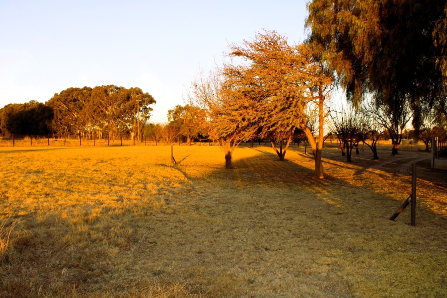 8 Bedroom Property for Sale in Mooilande Gauteng
