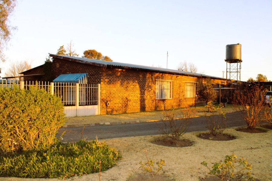 8 Bedroom Property for Sale in Mooilande Gauteng