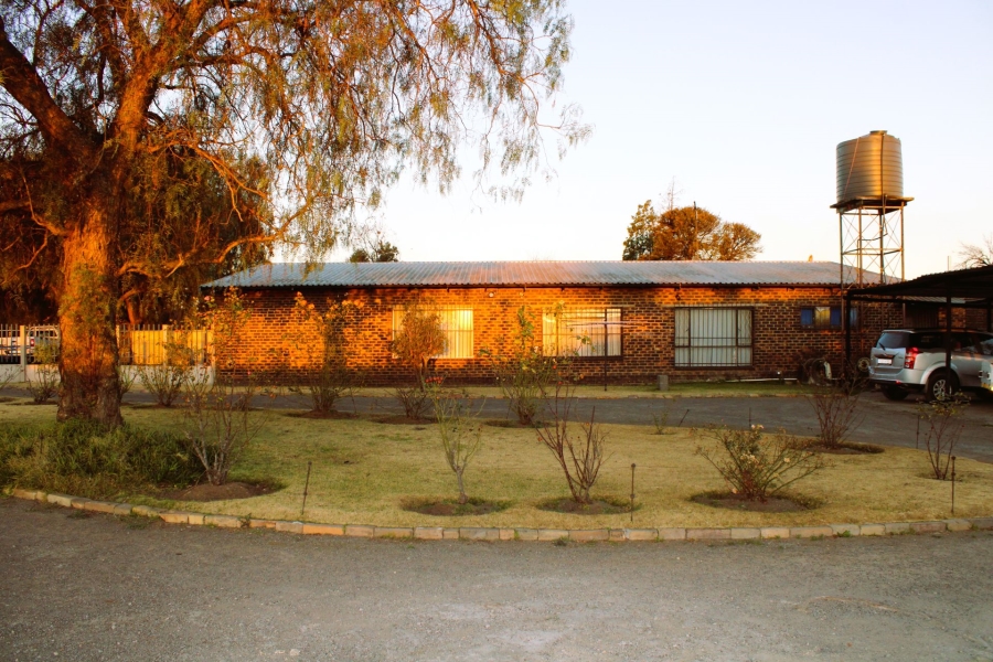 8 Bedroom Property for Sale in Mooilande Gauteng