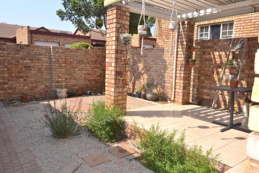 2 Bedroom Property for Sale in Amberfield Gauteng