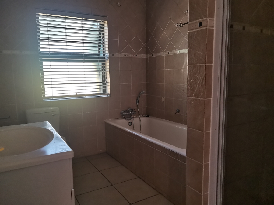 To Let 4 Bedroom Property for Rent in Highlands North Gauteng