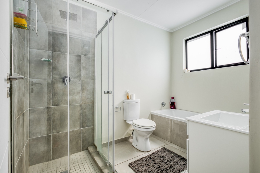 3 Bedroom Property for Sale in Broadacres Gauteng