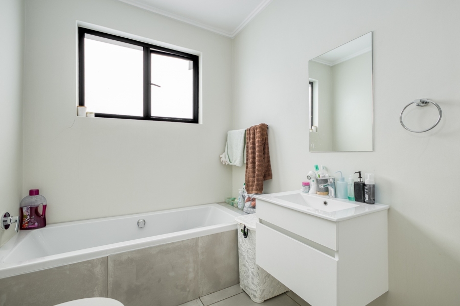 3 Bedroom Property for Sale in Broadacres Gauteng