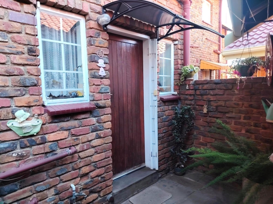 2 Bedroom Property for Sale in Edleen Gauteng