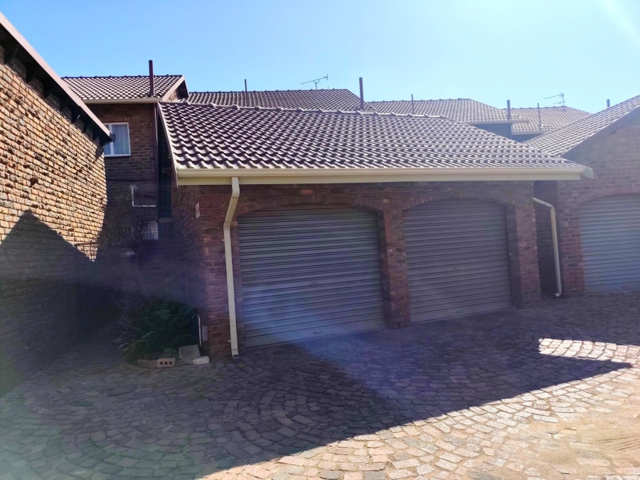 2 Bedroom Property for Sale in Edleen Gauteng