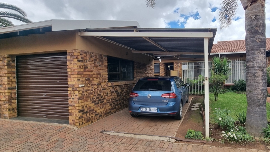 2 Bedroom Property for Sale in Sunward Park Gauteng
