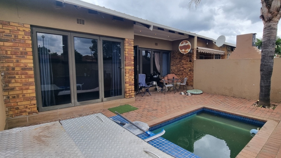 2 Bedroom Property for Sale in Sunward Park Gauteng