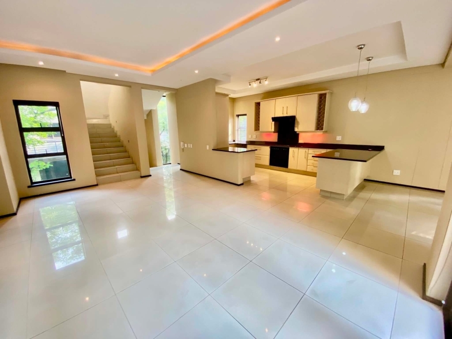 To Let 2 Bedroom Property for Rent in Illovo Gauteng