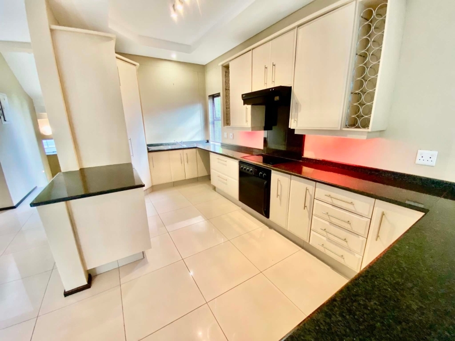 To Let 2 Bedroom Property for Rent in Illovo Gauteng