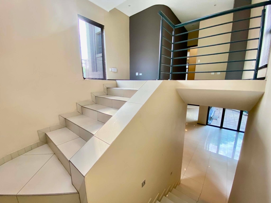 To Let 2 Bedroom Property for Rent in Illovo Gauteng