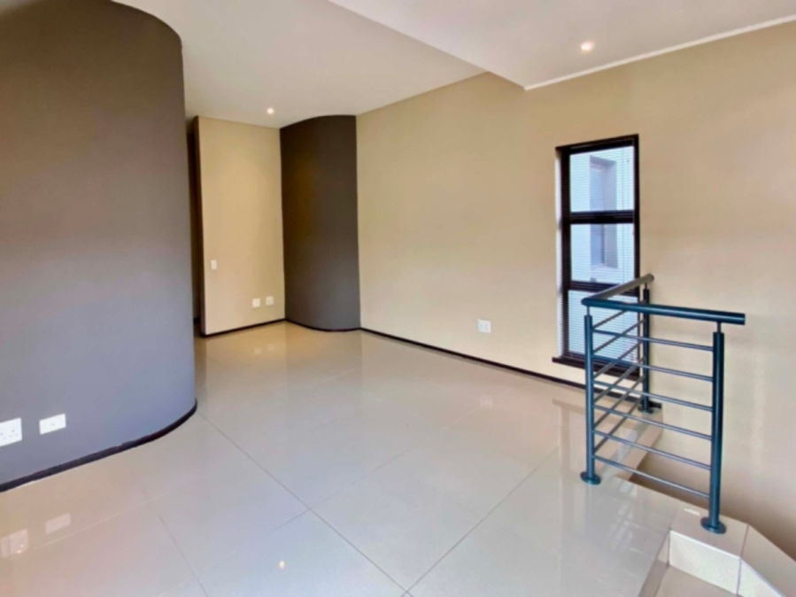 To Let 2 Bedroom Property for Rent in Illovo Gauteng