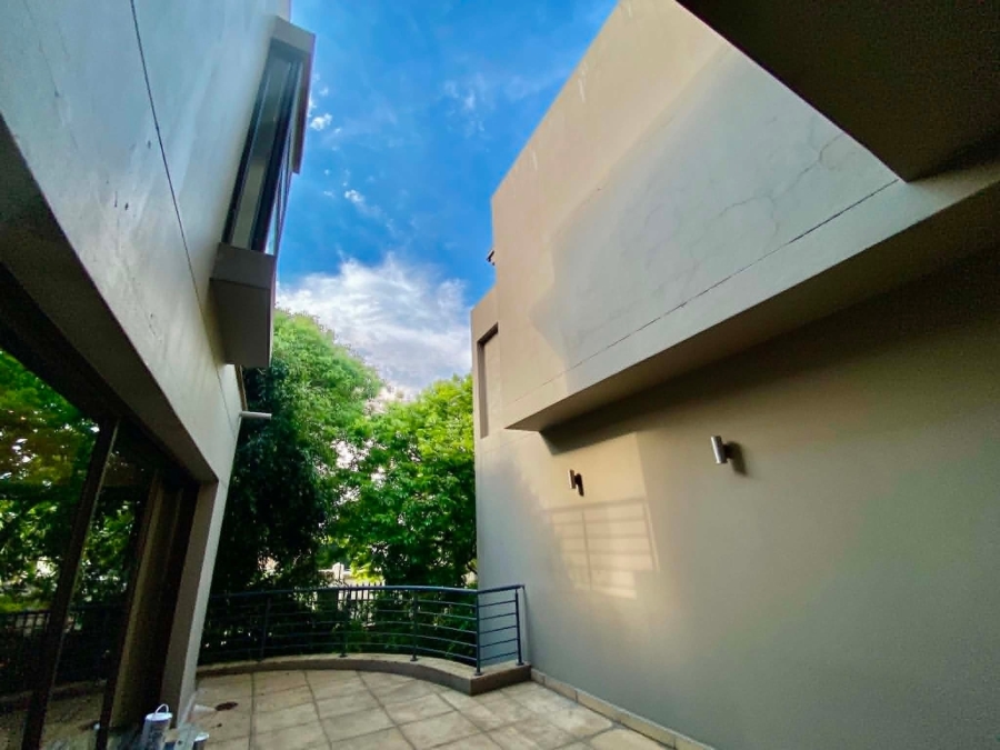 To Let 2 Bedroom Property for Rent in Illovo Gauteng