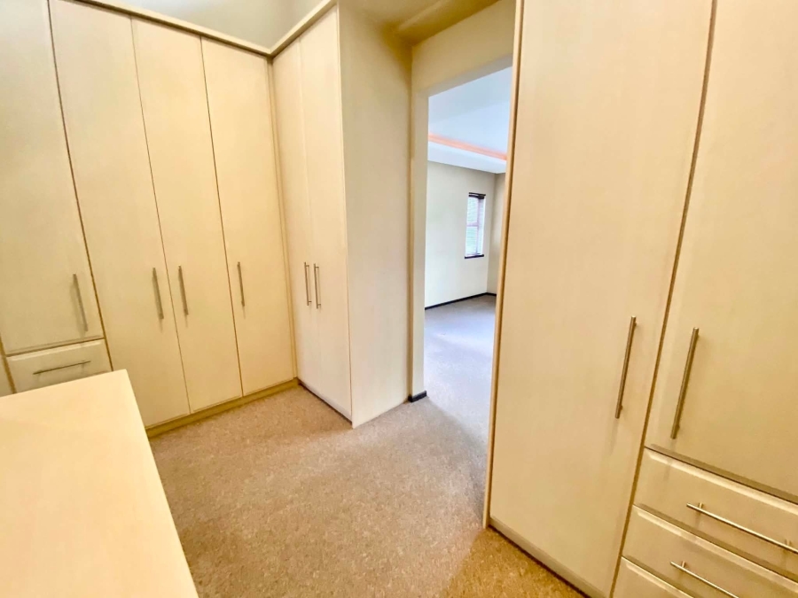 To Let 2 Bedroom Property for Rent in Illovo Gauteng