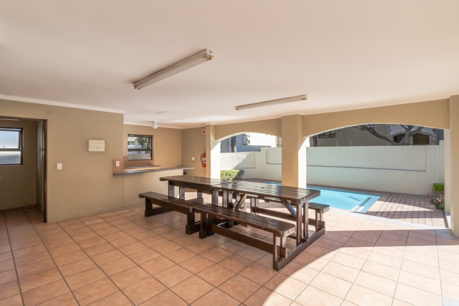 To Let 1 Bedroom Property for Rent in Douglasdale Gauteng