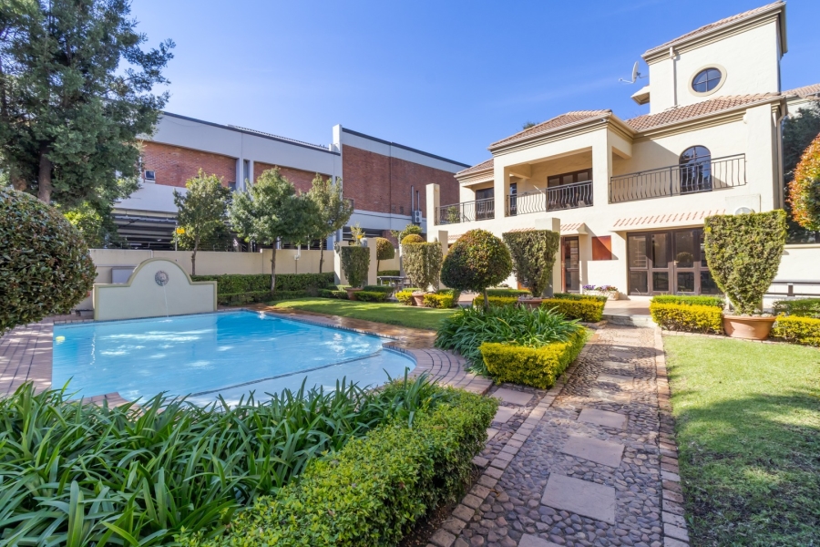 To Let 1 Bedroom Property for Rent in Douglasdale Gauteng
