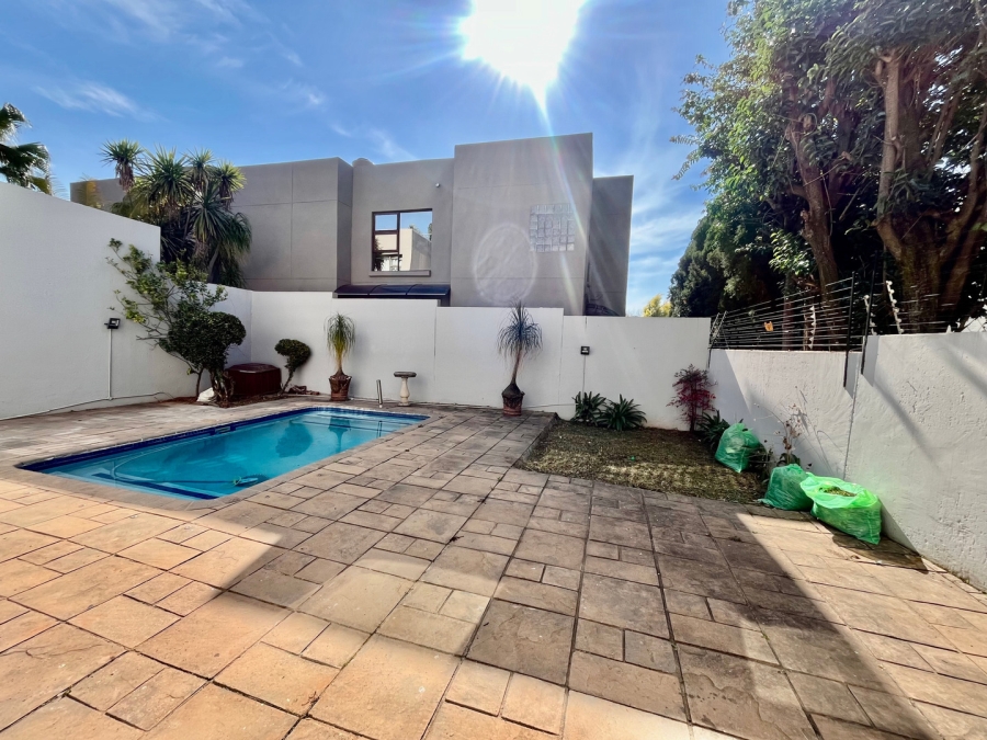 To Let 3 Bedroom Property for Rent in Sandown Gauteng