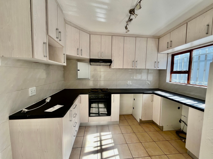 To Let 3 Bedroom Property for Rent in Sandown Gauteng