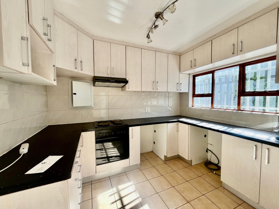 To Let 3 Bedroom Property for Rent in Sandown Gauteng