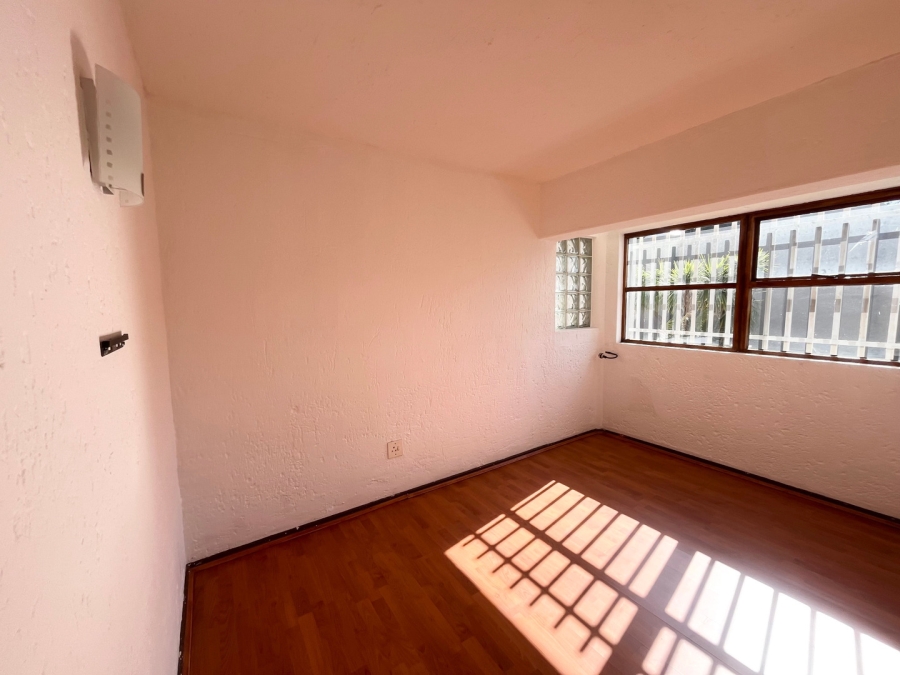 To Let 3 Bedroom Property for Rent in Sandown Gauteng