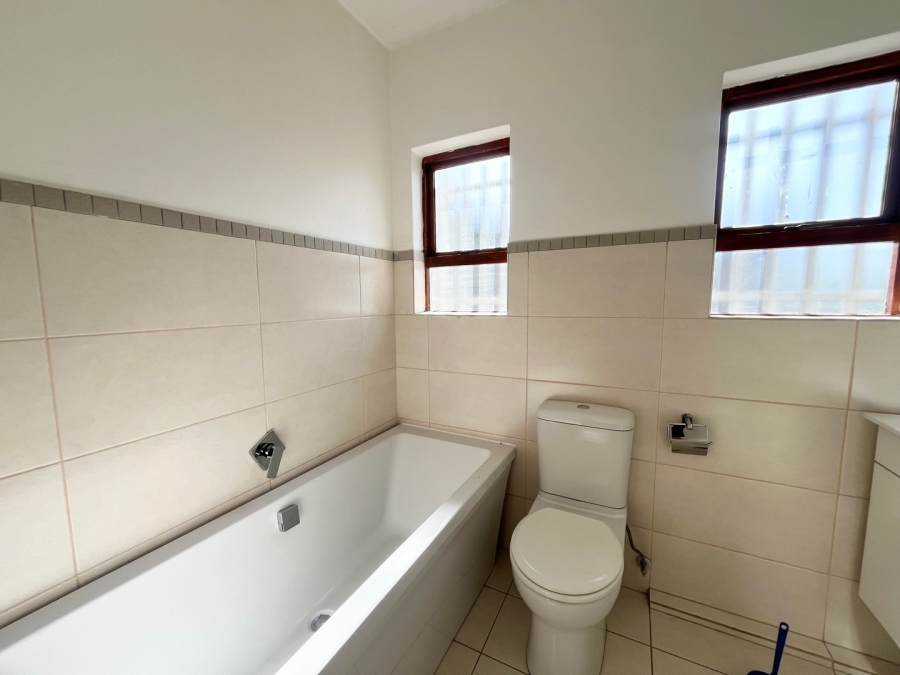 To Let 3 Bedroom Property for Rent in Sandown Gauteng