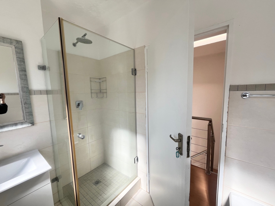 To Let 3 Bedroom Property for Rent in Sandown Gauteng