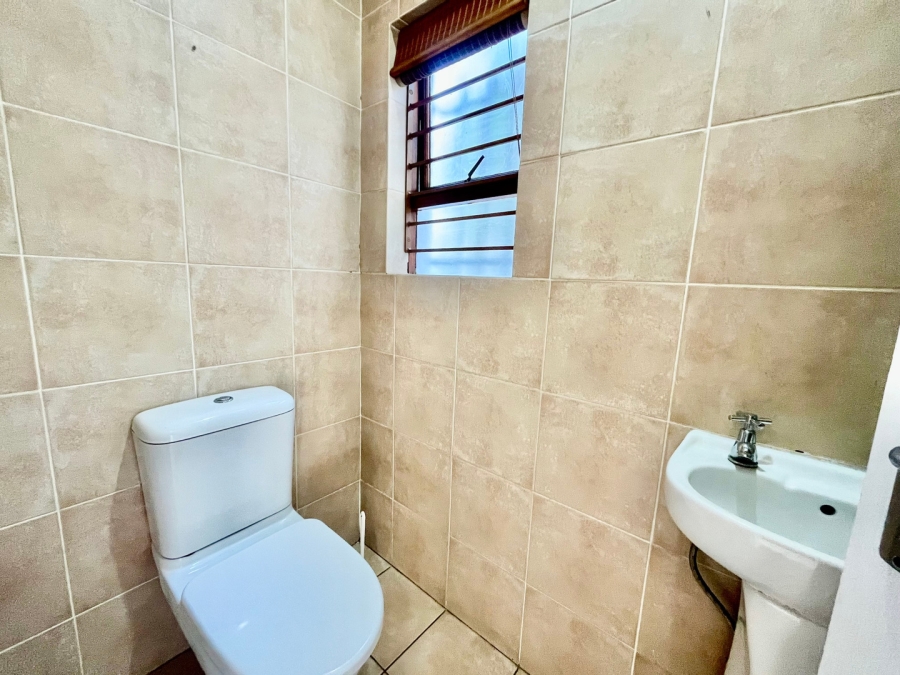 To Let 3 Bedroom Property for Rent in Sandown Gauteng
