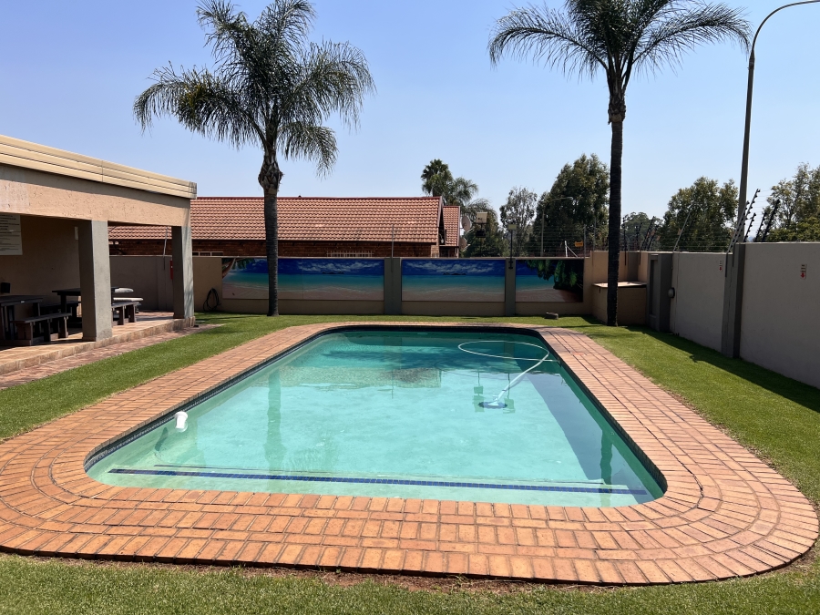 To Let 2 Bedroom Property for Rent in Randhart Gauteng