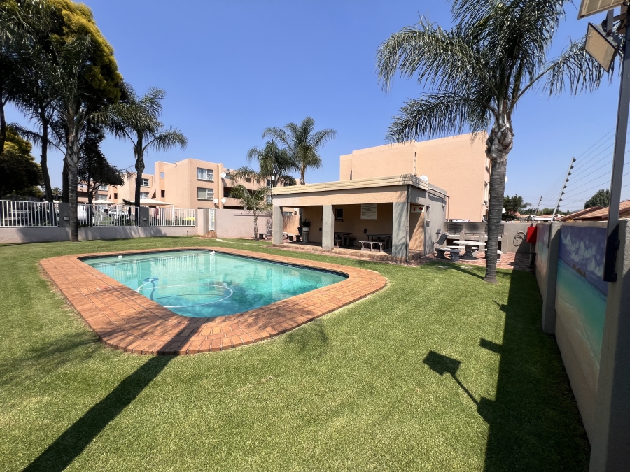 To Let 2 Bedroom Property for Rent in Randhart Gauteng