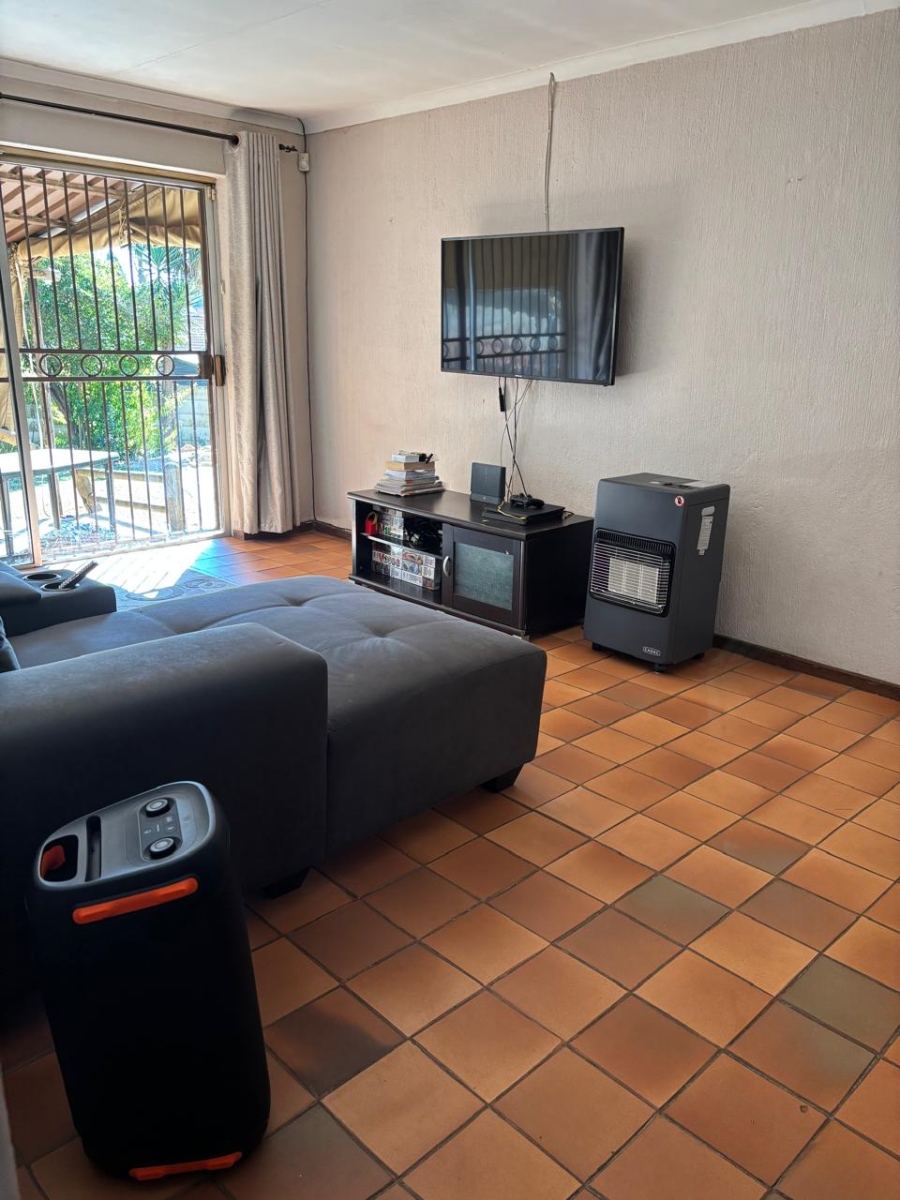 3 Bedroom Property for Sale in Wilgeheuwel Gauteng