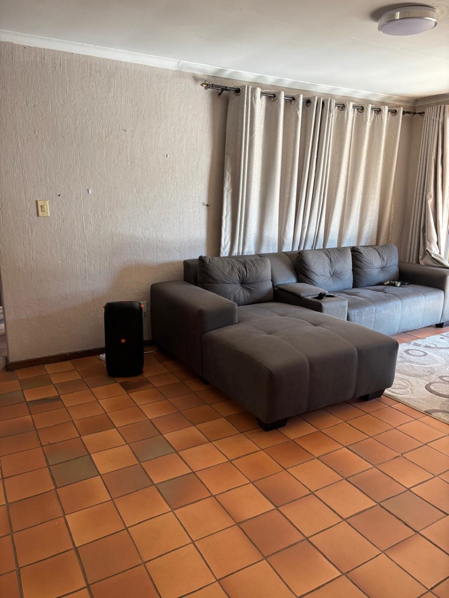 3 Bedroom Property for Sale in Wilgeheuwel Gauteng