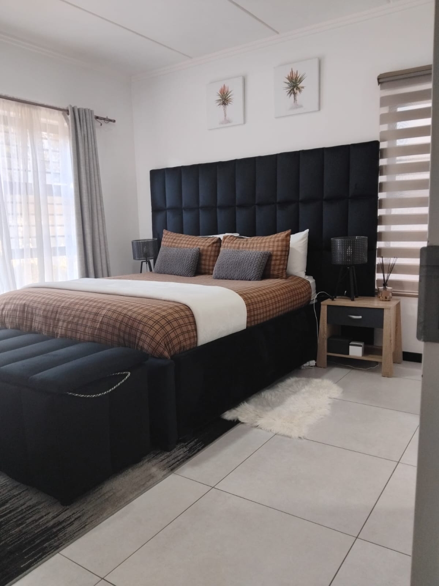 2 Bedroom Property for Sale in Maroeladal Gauteng