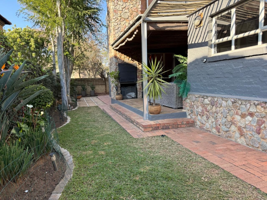 3 Bedroom Property for Sale in Olympus Country Estate Gauteng