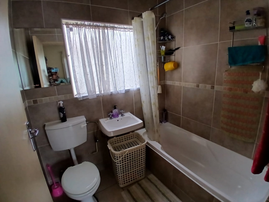2 Bedroom Property for Sale in Eden Glen Gauteng