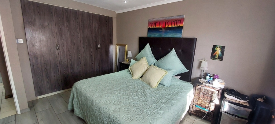 2 Bedroom Property for Sale in Mayberry Park Gauteng