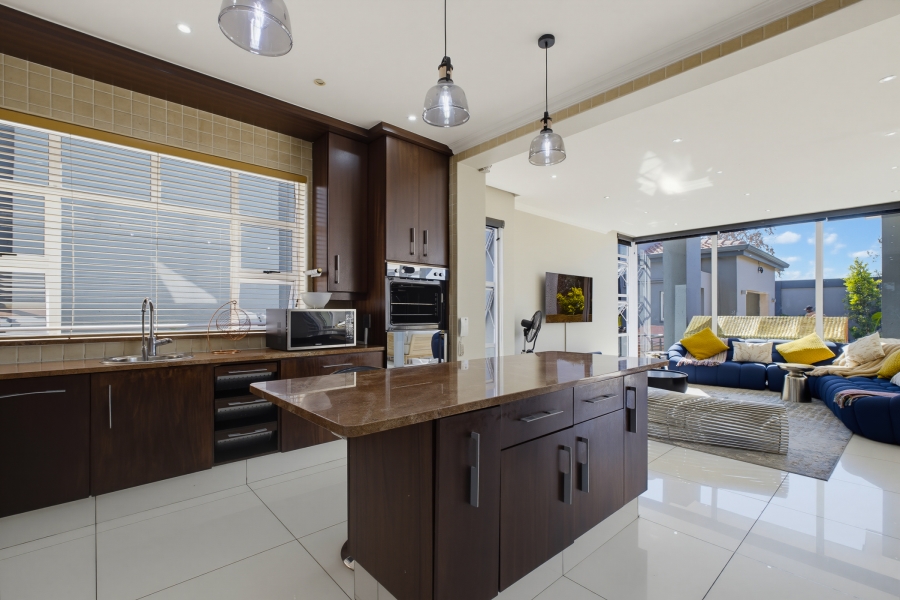 4 Bedroom Property for Sale in Senderwood Gauteng