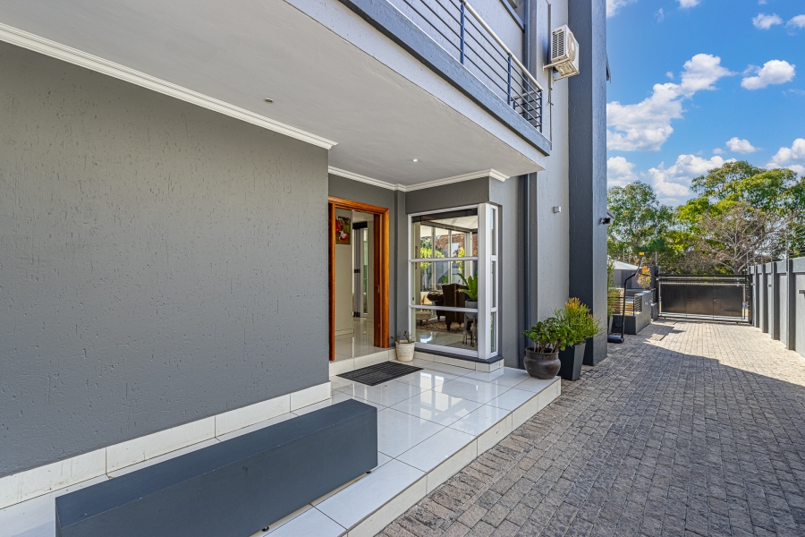 4 Bedroom Property for Sale in Senderwood Gauteng