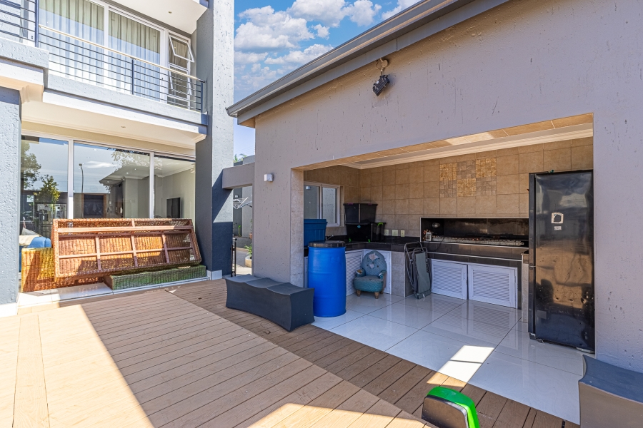 4 Bedroom Property for Sale in Senderwood Gauteng
