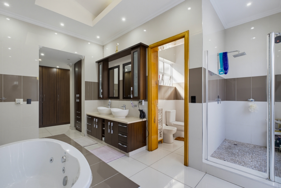4 Bedroom Property for Sale in Senderwood Gauteng
