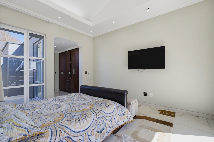 4 Bedroom Property for Sale in Senderwood Gauteng