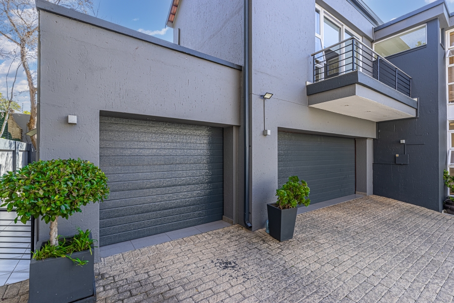 4 Bedroom Property for Sale in Senderwood Gauteng
