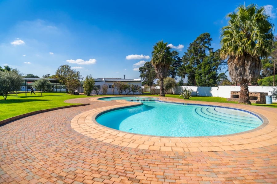 24 Bedroom Property for Sale in Golf View Gauteng